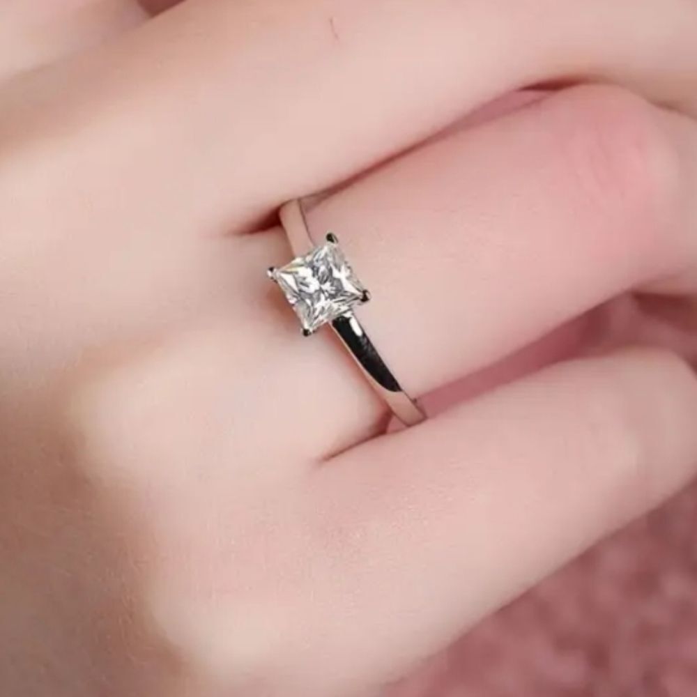 Elegant Silver diamond Princess Cut wedding ring sz 8